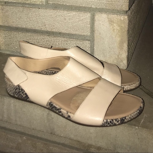 Women’s Comfort Leather Sandals - Picture 1 of 5